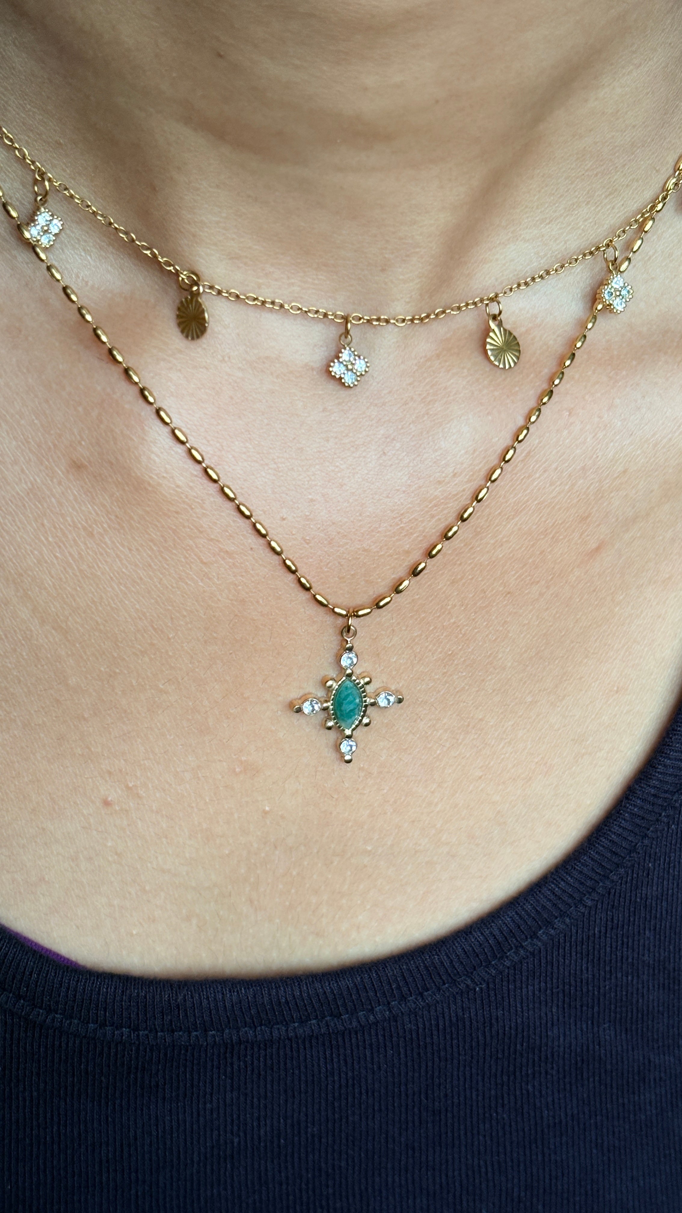 Elaris Pendant Necklace