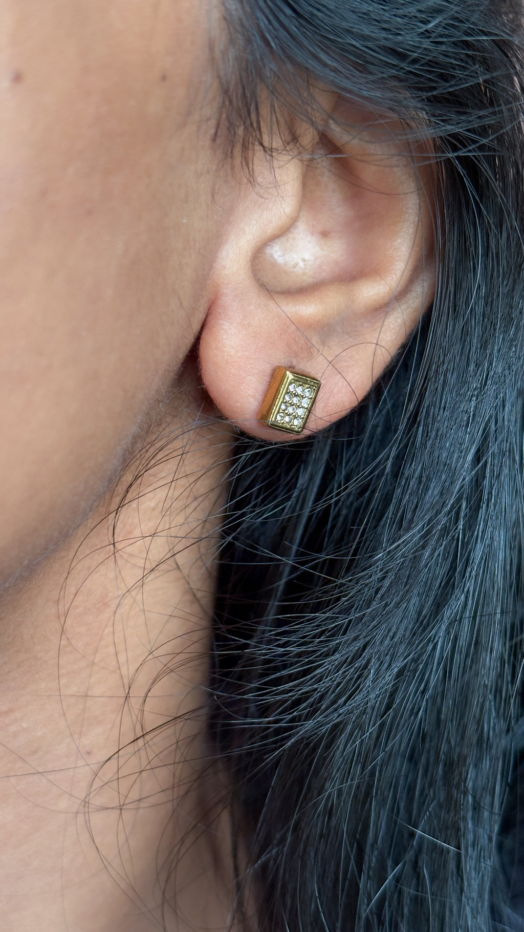 Veyra Rectangle Studs