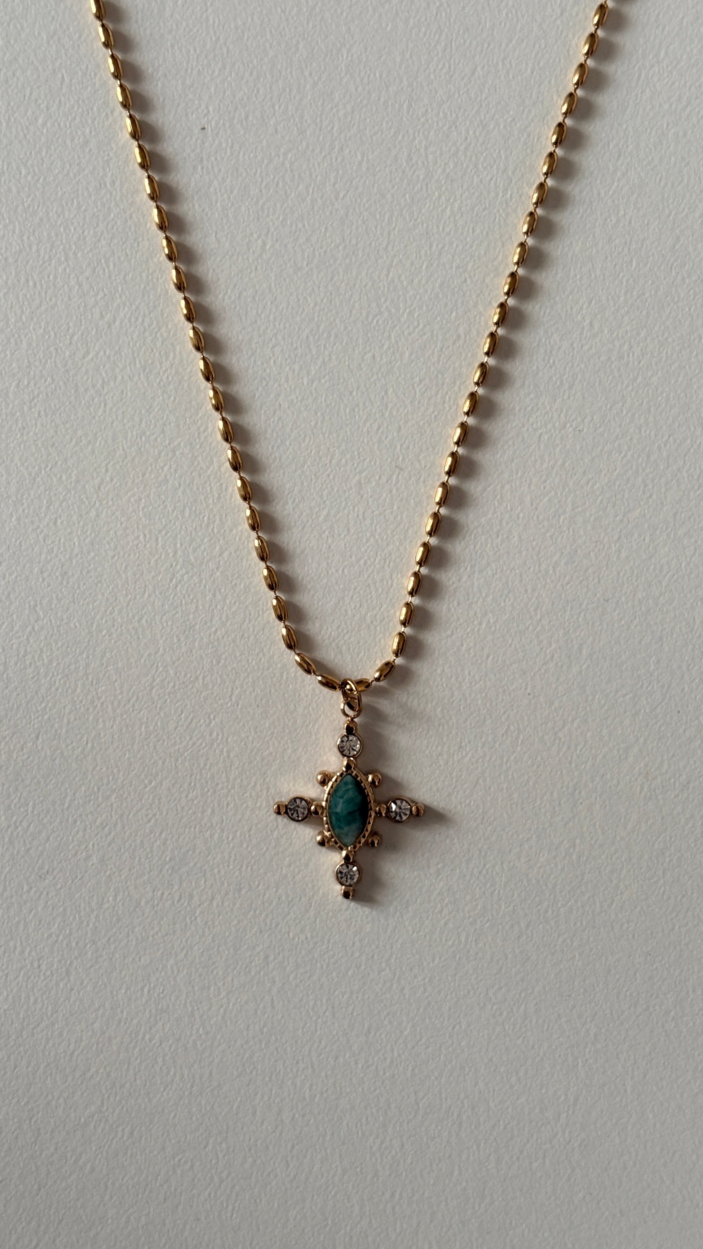 Elaris Pendant Necklace