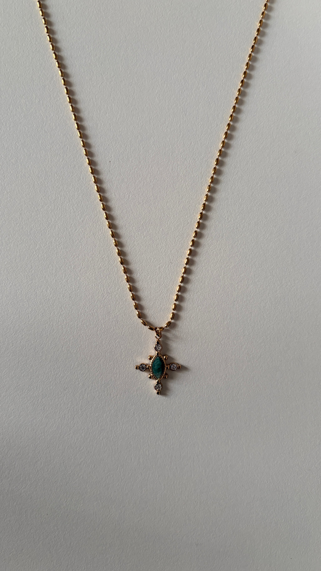 Elaris Pendant Necklace