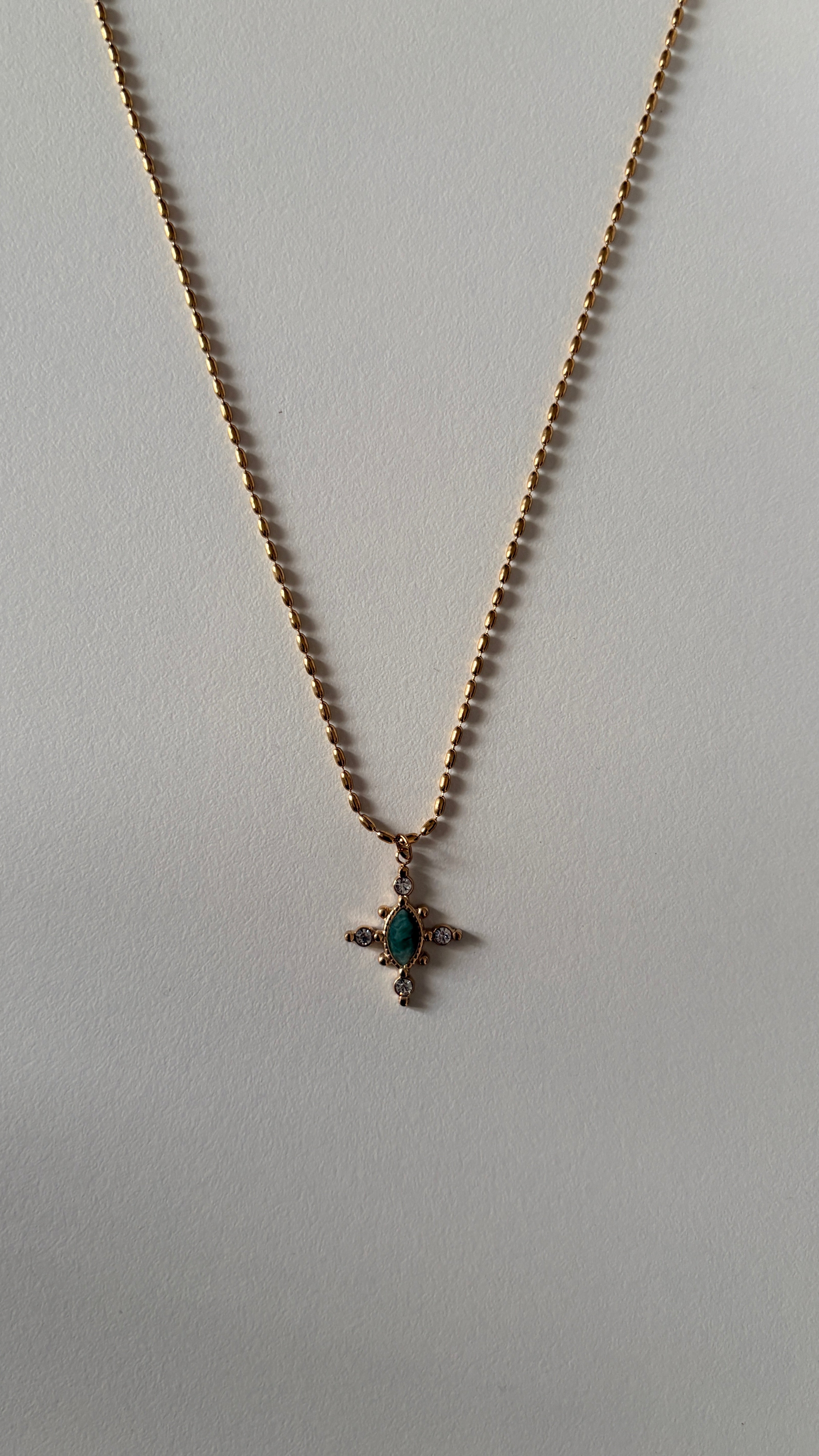 Elaris Pendant Necklace